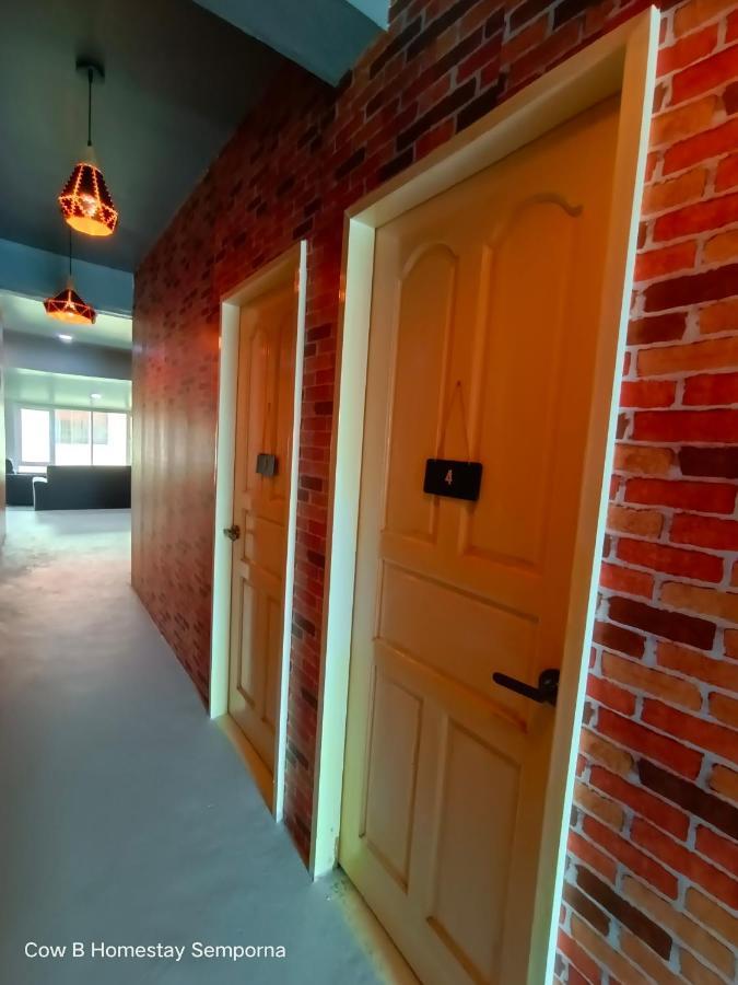 Cow B Homestay เซมปอร์นา ภายนอก รูปภาพ