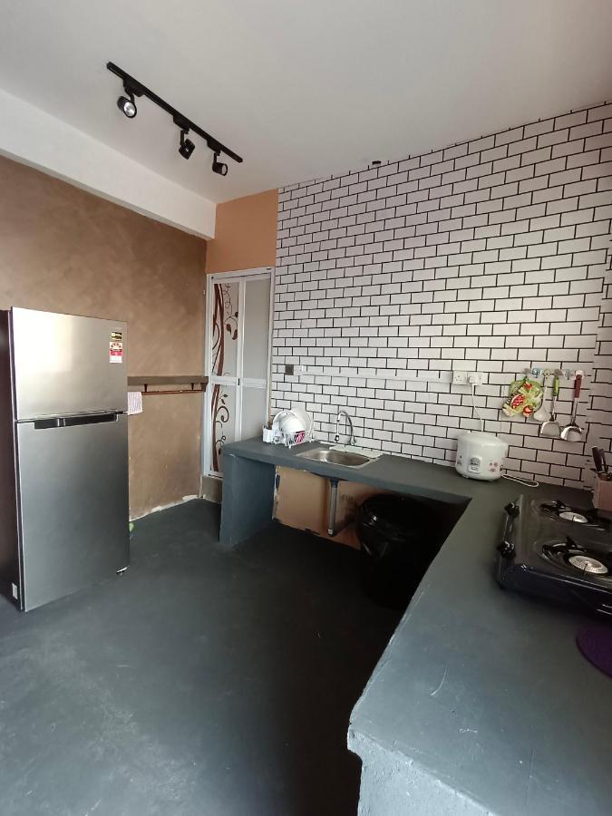 Cow B Homestay เซมปอร์นา ภายนอก รูปภาพ